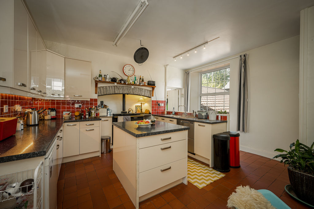 Kitchen / Breakfast Room- click for photo gallery